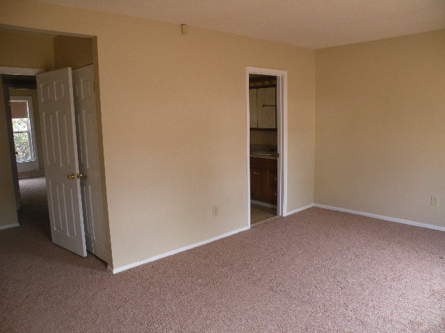 Building Photo - Charming family home!
