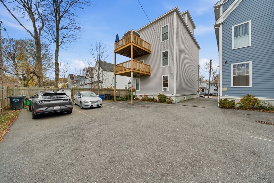 Building Photo - 68 Edson St