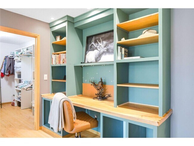 Building Photo - 17079 Paw Print Dr