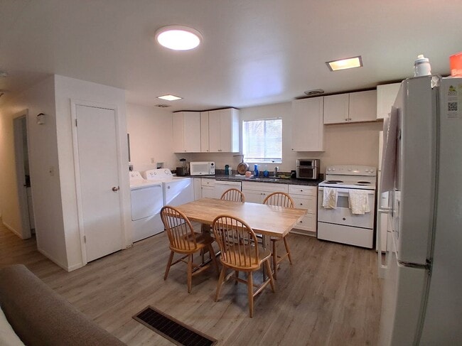 Building Photo - 776 N 600 E