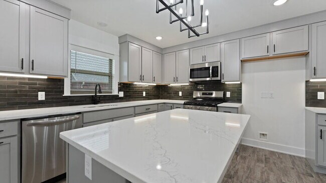 Building Photo - "Enchanting Farmington Getaway: 3-Bedroom ...