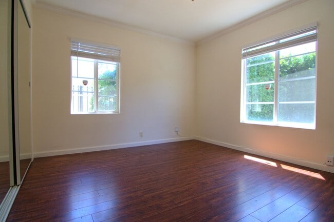 Building Photo - 6730 Balboa Blvd