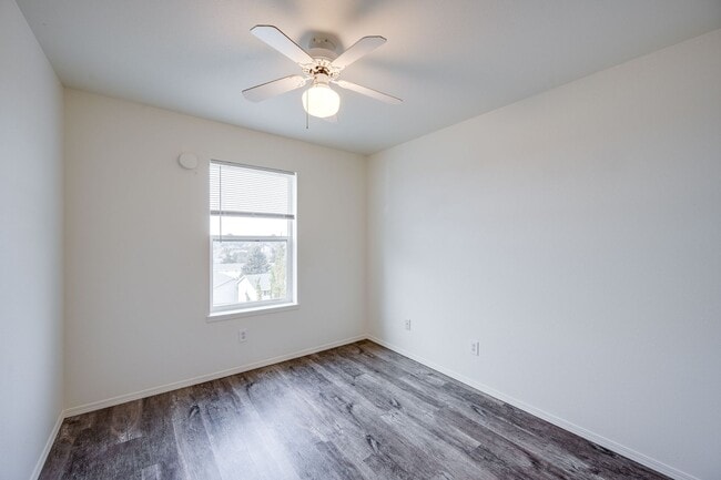 Building Photo - Live Where Comfort Meets Convenience - College Hill Condo in Pullman