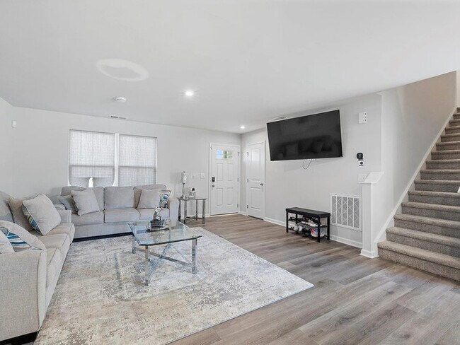 Building Photo - Lease OR Lease to Own