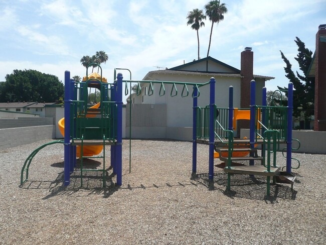 Building Photo - 4 bedroom home in Tustin