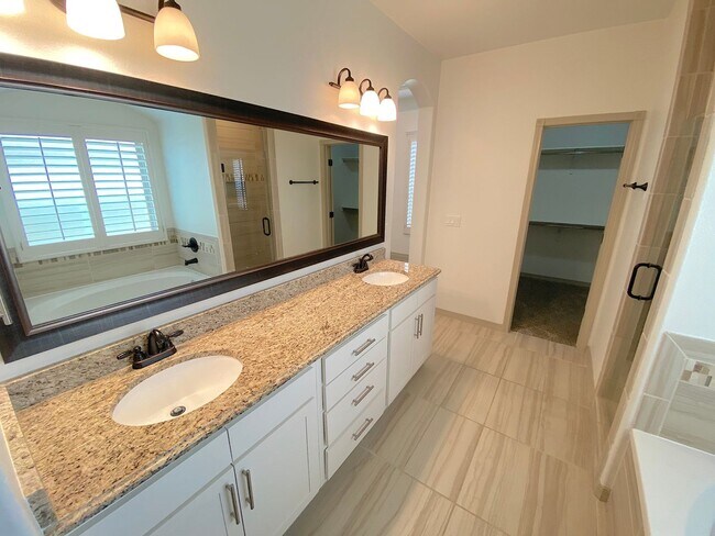 Building Photo - East El Paso 4bed/3bath Refrig A/C