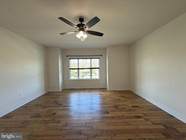 Building Photo - 8 Ramsdell Ct