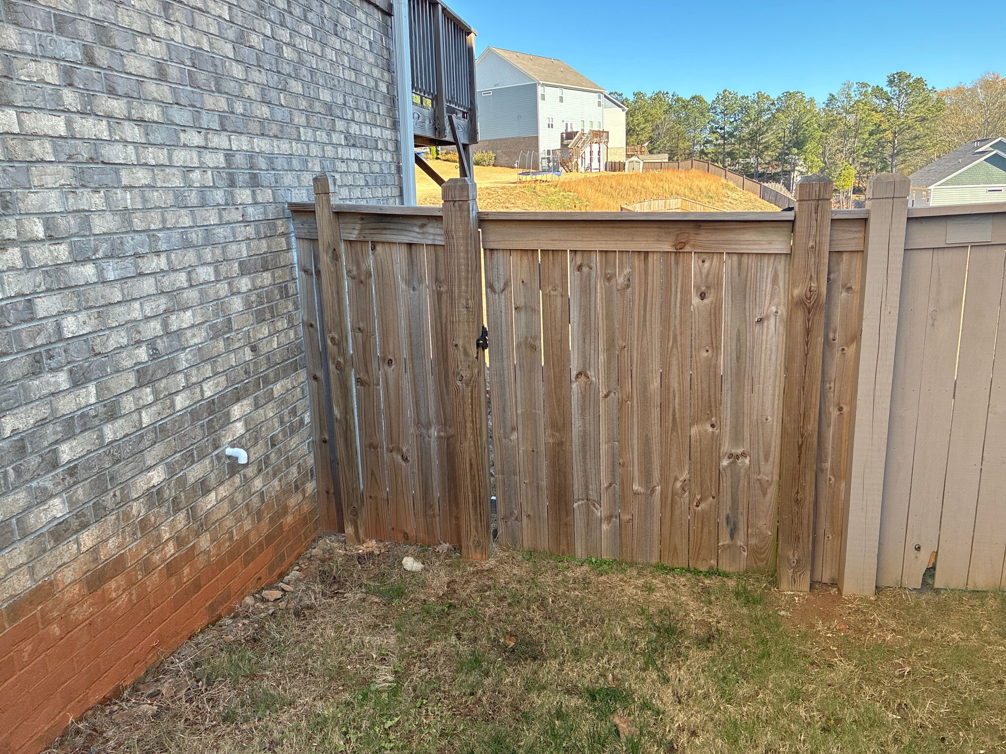 Building Photo - Room in House on Benjamin Dr