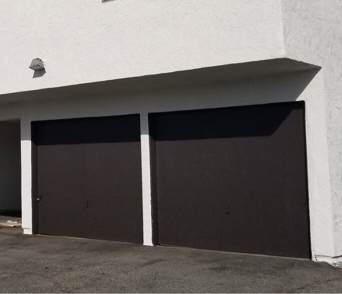 Building Photo - 618 S Jordan Ave