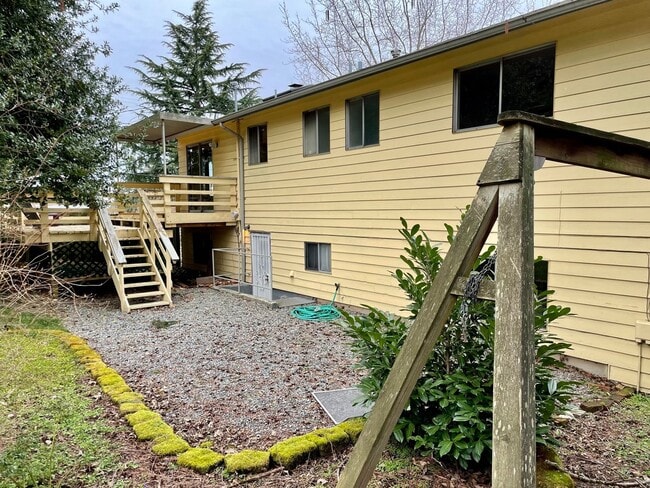 Building Photo - Charming 3 Bed 2.5 Bath Home in Newcastle