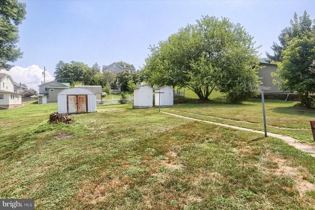 Building Photo - 115 3rd St
