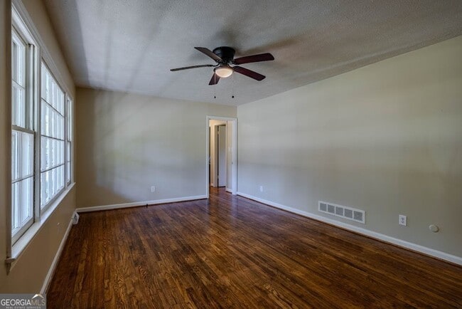 Building Photo - 102 Beech Creek Dr NW