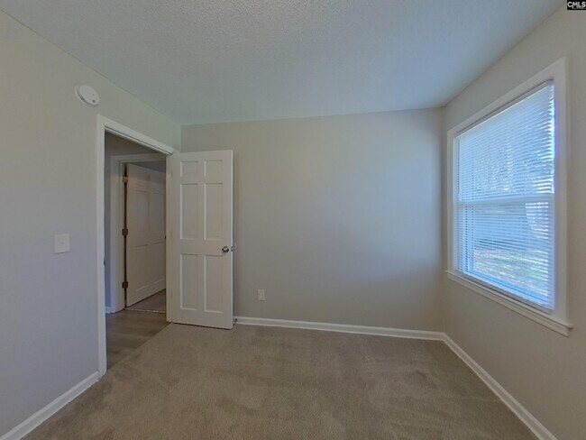 Building Photo - 208 Southampton Dr