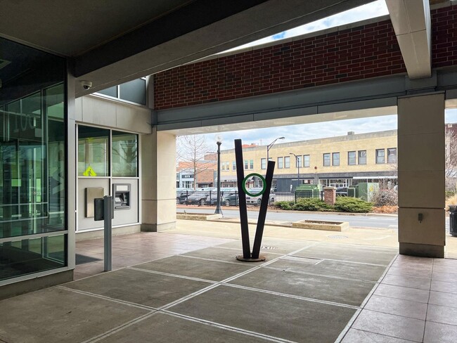 Building Photo - 3,400 SQFT CONDO IN DOWNTOWN CHAMPAIGN W/ ...