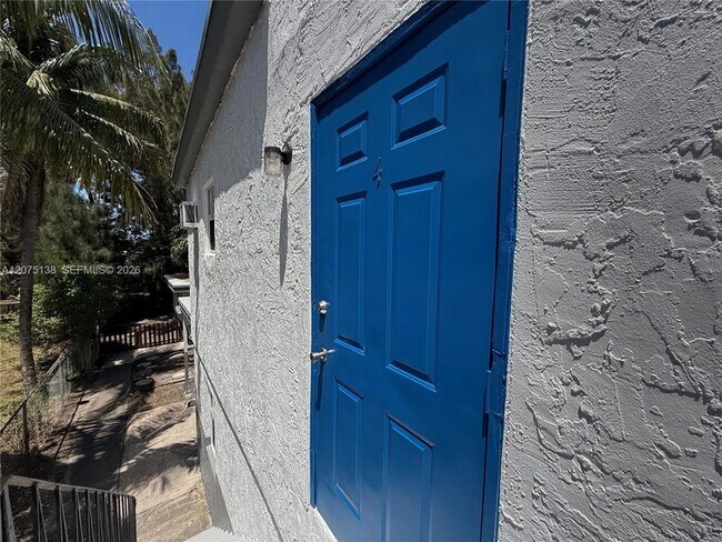 Building Photo - 119 NW 43rd Ct