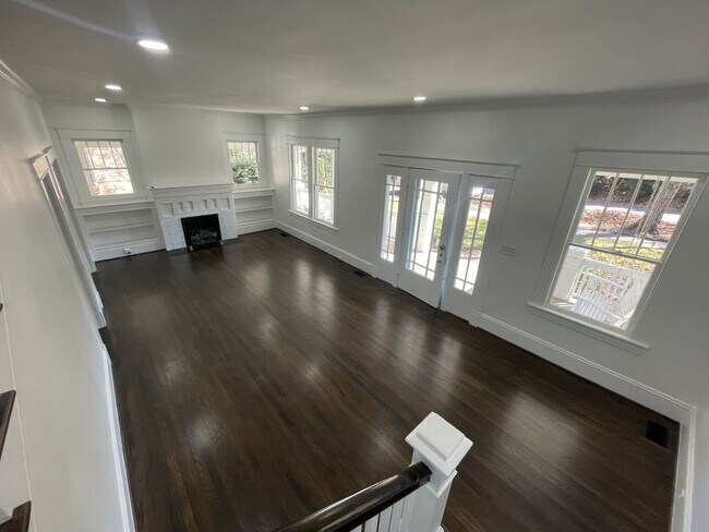 Building Photo - 4 Bd 3 Ba House