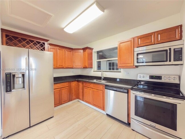 Building Photo - 410 Pinecrest Dr