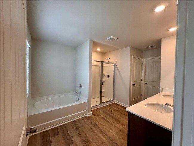 Building Photo - 24 Berryville Dr
