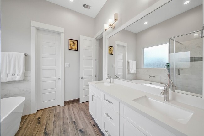 Building Photo - 814 Thornton Rd