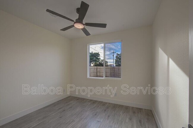 Building Photo - 212 2nd Ave E