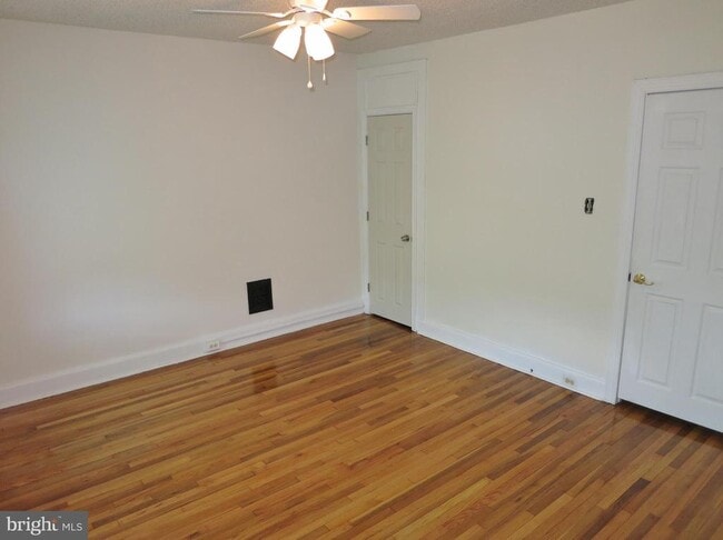 Building Photo - 245 Kalos St