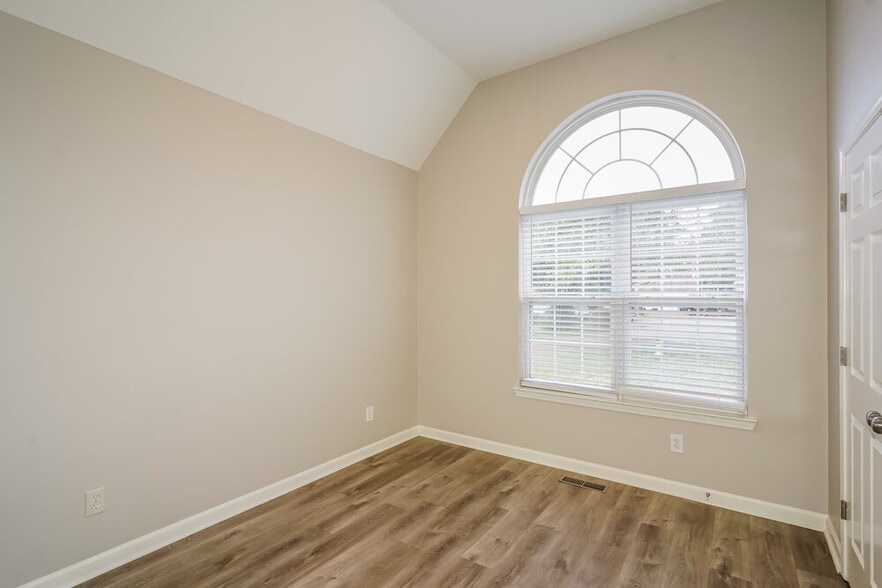 Building Photo - 511 Parrish Way