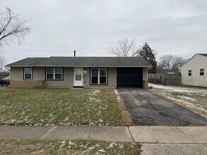 Building Photo - 216 Braun St