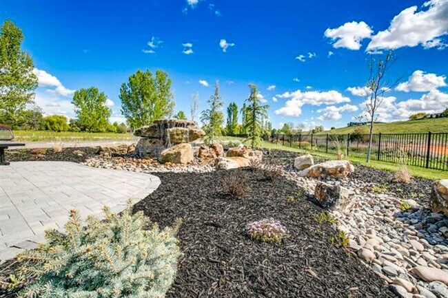 Building Photo - AstoriaTownHome