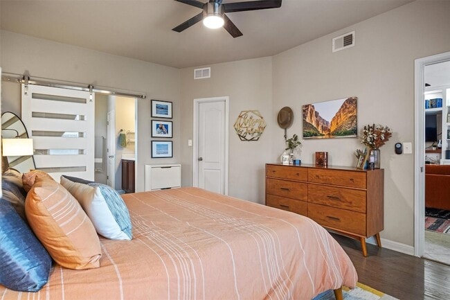 Building Photo - 1117 Nevarez