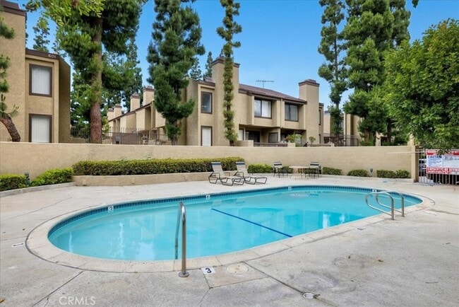 Building Photo - Plenty of Natural Light! Spacious Townhouse conveniently across Dominguez Hills!