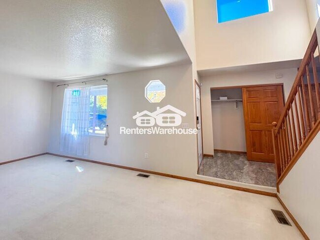 Building Photo - Available now! Stunning 4 Bed, 4 Bath Corner Lot in a Fantastic Area