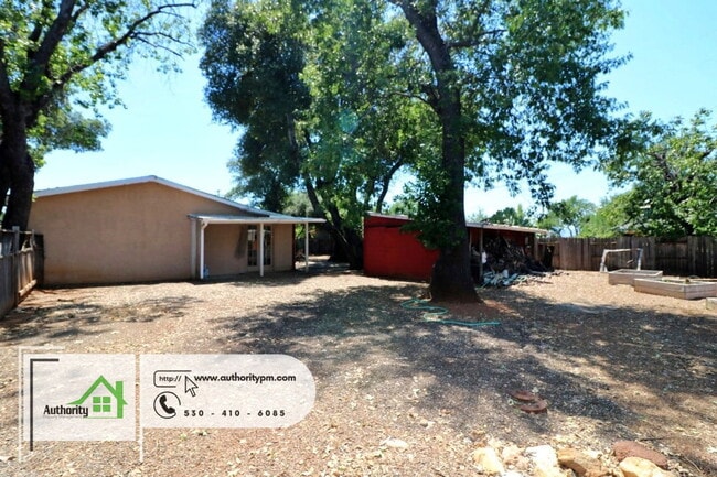 Building Photo - 1848 Shady Ln