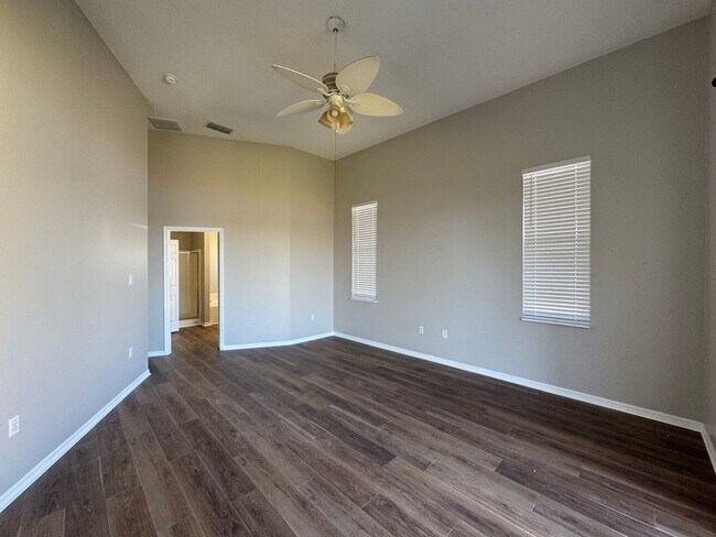 Building Photo - LakeFront Home in Haines City. Lawncare  Included