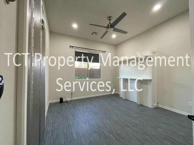 Building Photo - Stunning Home in Gated Community