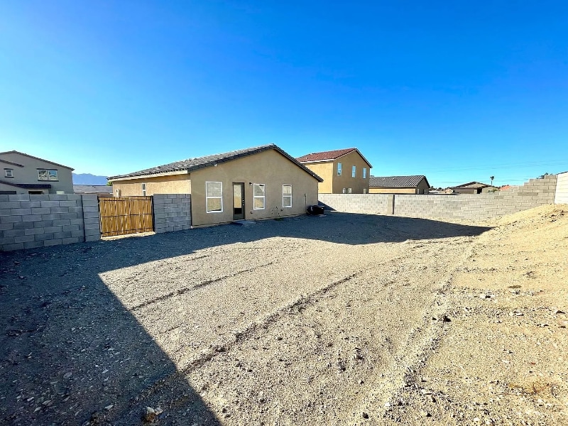 Building Photo - 4526 Calle del Media