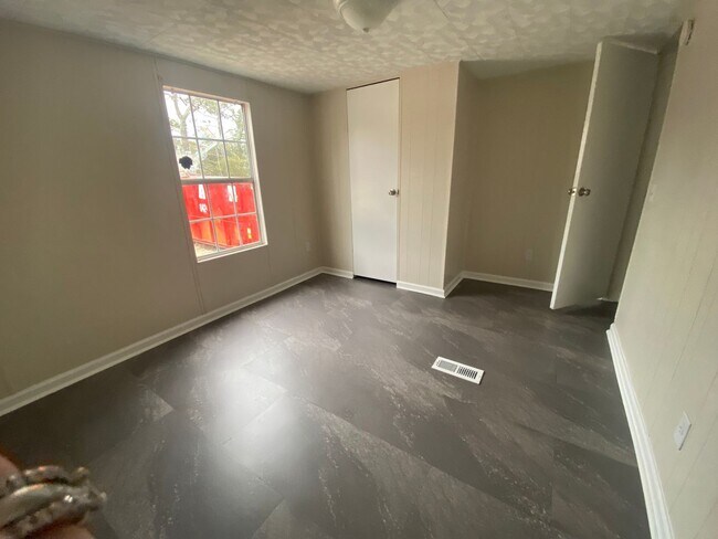 Building Photo - 2 Bed 2 Bath Remodeled Mobile Home