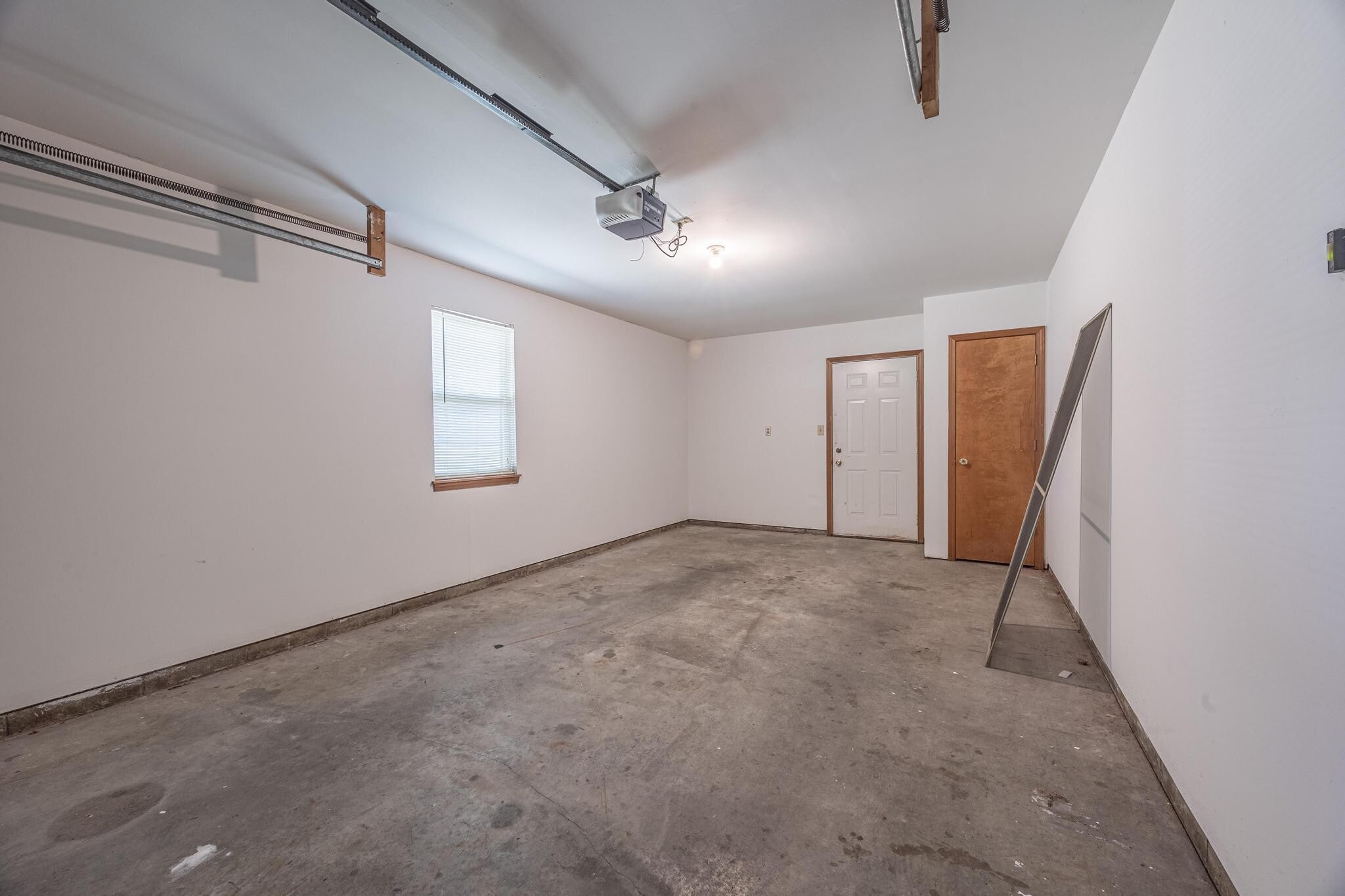 Building Photo - 552 Rumbach Ave