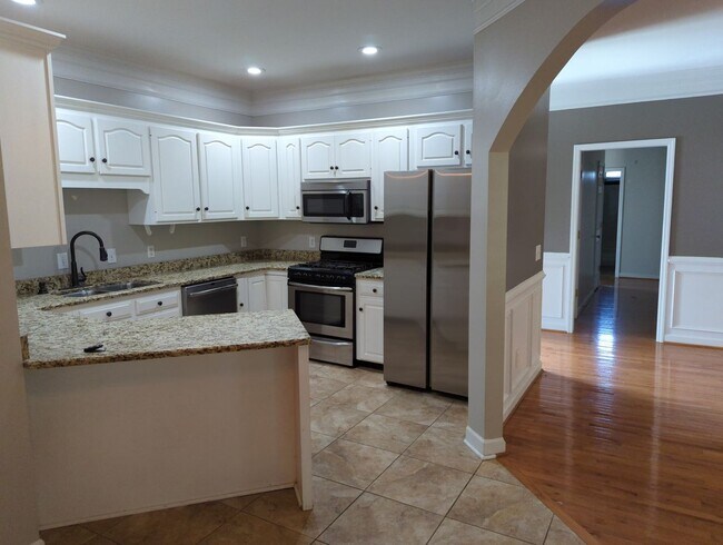 Building Photo - Nice Neighborhood in East Brainerd