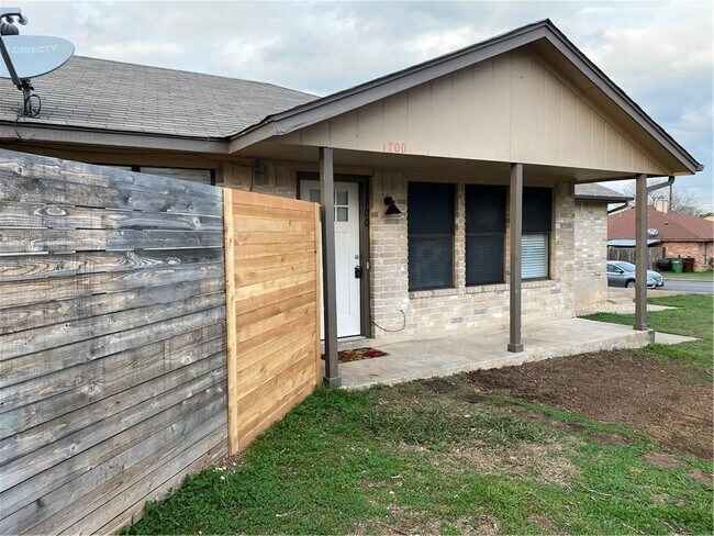 Building Photo - 1700 Rustlers Rd