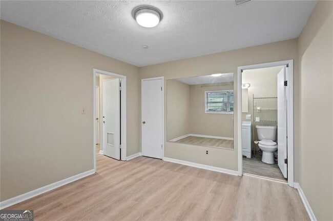 Building Photo - 1201 Shoreham Dr