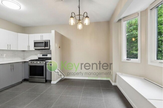 Building Photo - Spacious 2BR/2BA Duplex in Gated Community with Parking, Washer/Dryer & NYC Skyline Views