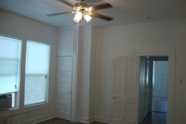 Building Photo - 136 E Dullnig Ct