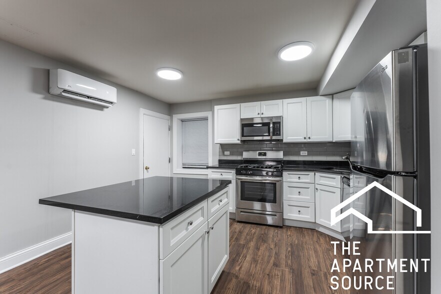 Building Photo - 5746 N Winthrop Ave