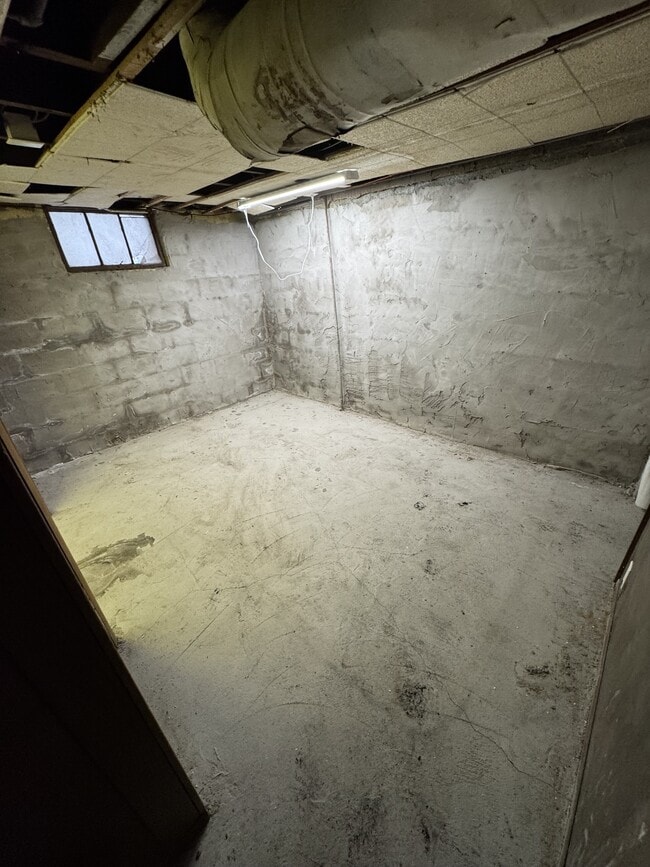 Building Photo - 1925 Sheridan Rd