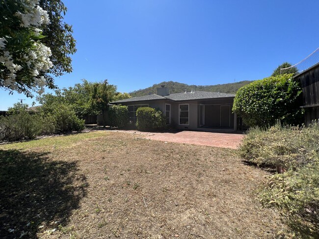 Building Photo - 436 Via Herbosa