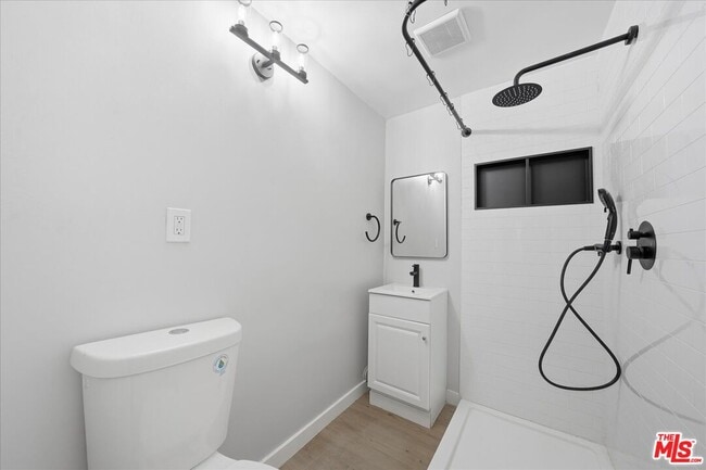 Building Photo - 3320 Pacific Ave