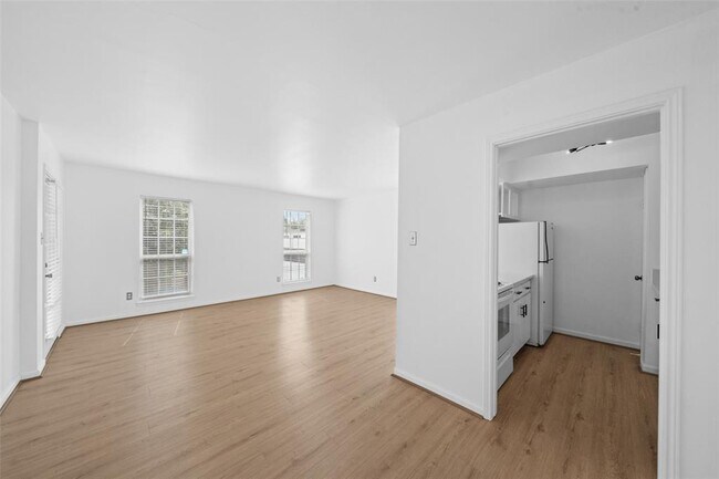 Building Photo - 6410 Del Monte Dr