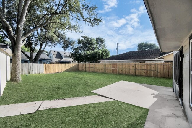 Building Photo - 7022 Castleview Ln