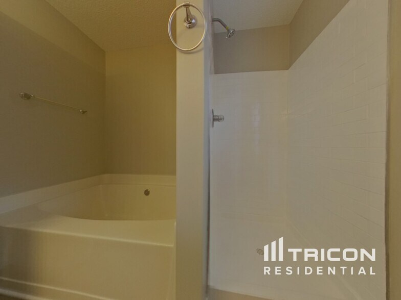 Building Photo - 216 Turtle Creek Dr