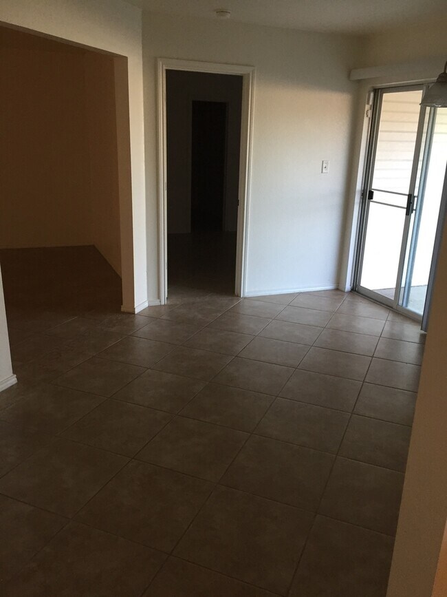 Building Photo - All Tile